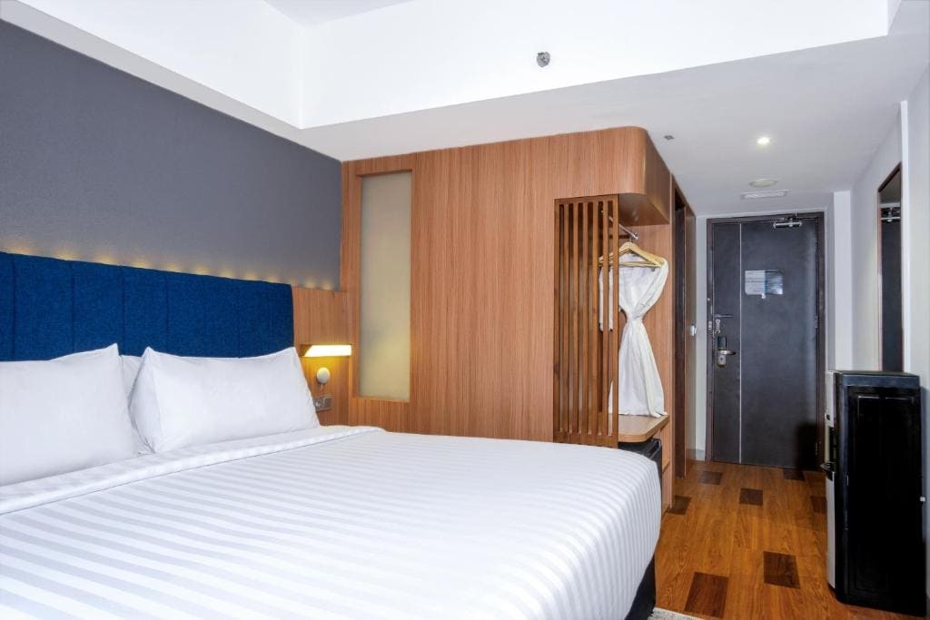 Deluxe Queen Room room - Image 1