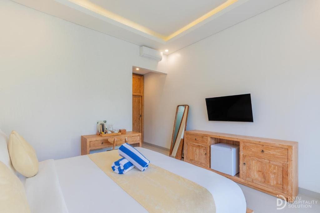 Double Room with Pool View room - Image 2
