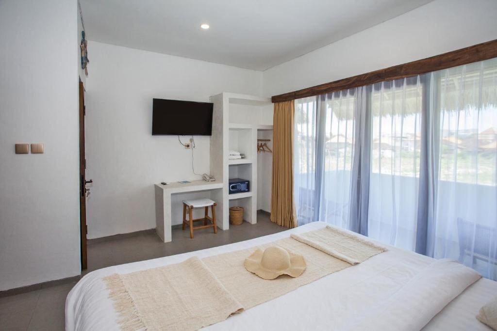 King Suite with Pool Access, Bathtub and Coffee Capsule Machine room - Image 3