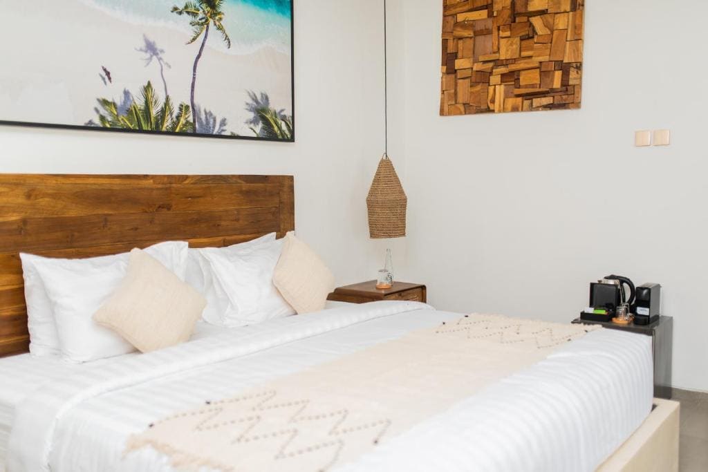 King Suite with Pool Access, Bathtub and Coffee Capsule Machine room - Image 2