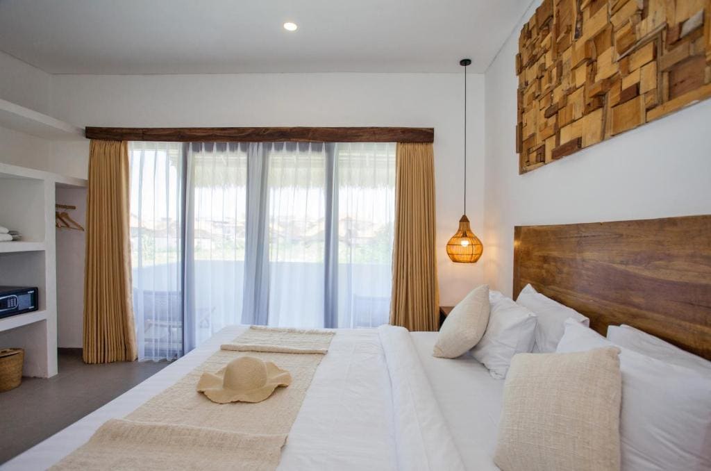 King Suite with Pool Access, Bathtub and Coffee Capsule Machine room - Image 1