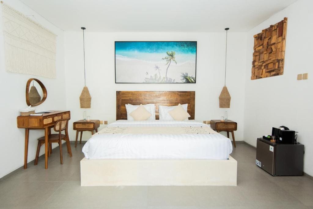 One-Bedroom Villa with Private Pool and Bathtub room - Image 2