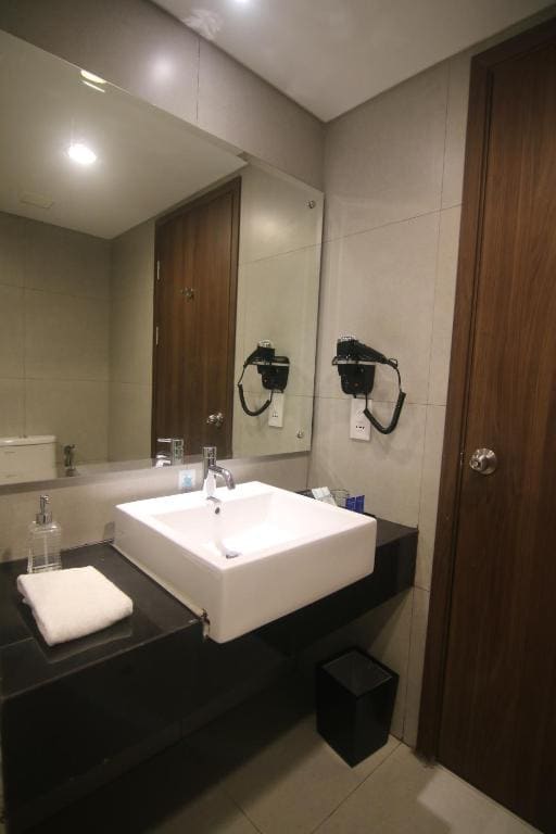 Deluxe King Room - Smoking room - Image 1