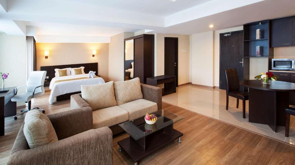 Junior Queen Suite room - Image 2