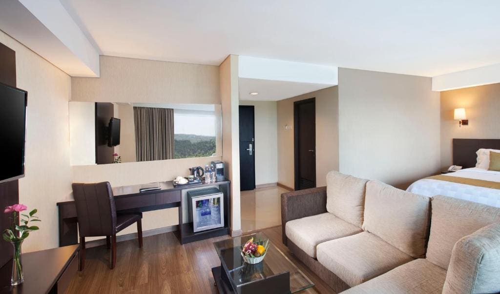 Executive Double Room - Smoking room - Image 3