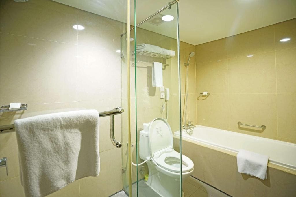 Junior Queen Suite room - Image 3
