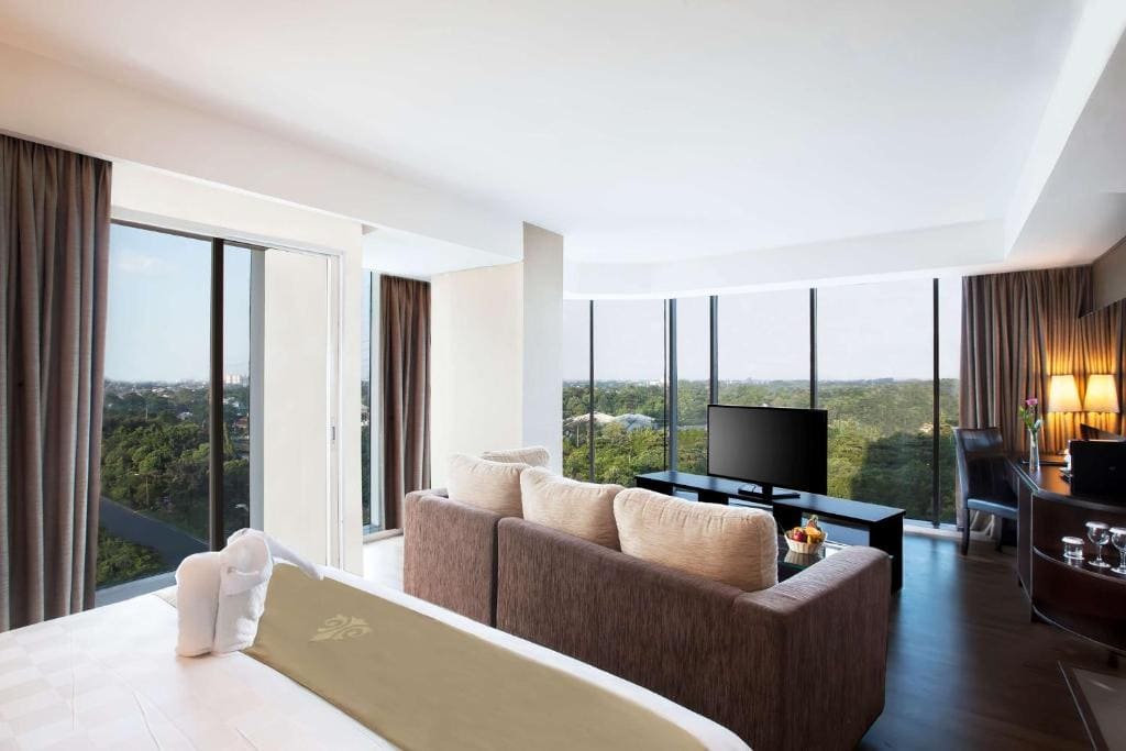 Double Suite - Corner Room/Smoking room - Image 1