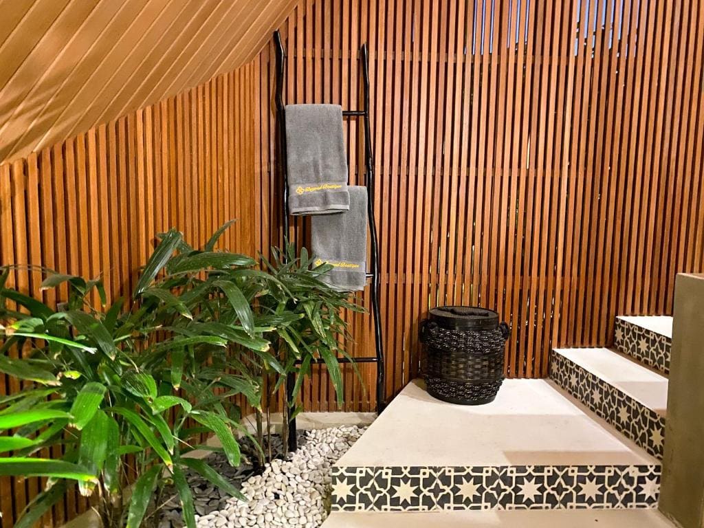 Superior Bungalow room - Image 2