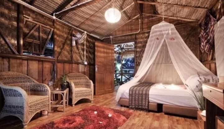 Deluxe Double Room with Side Sea View room - Image 2