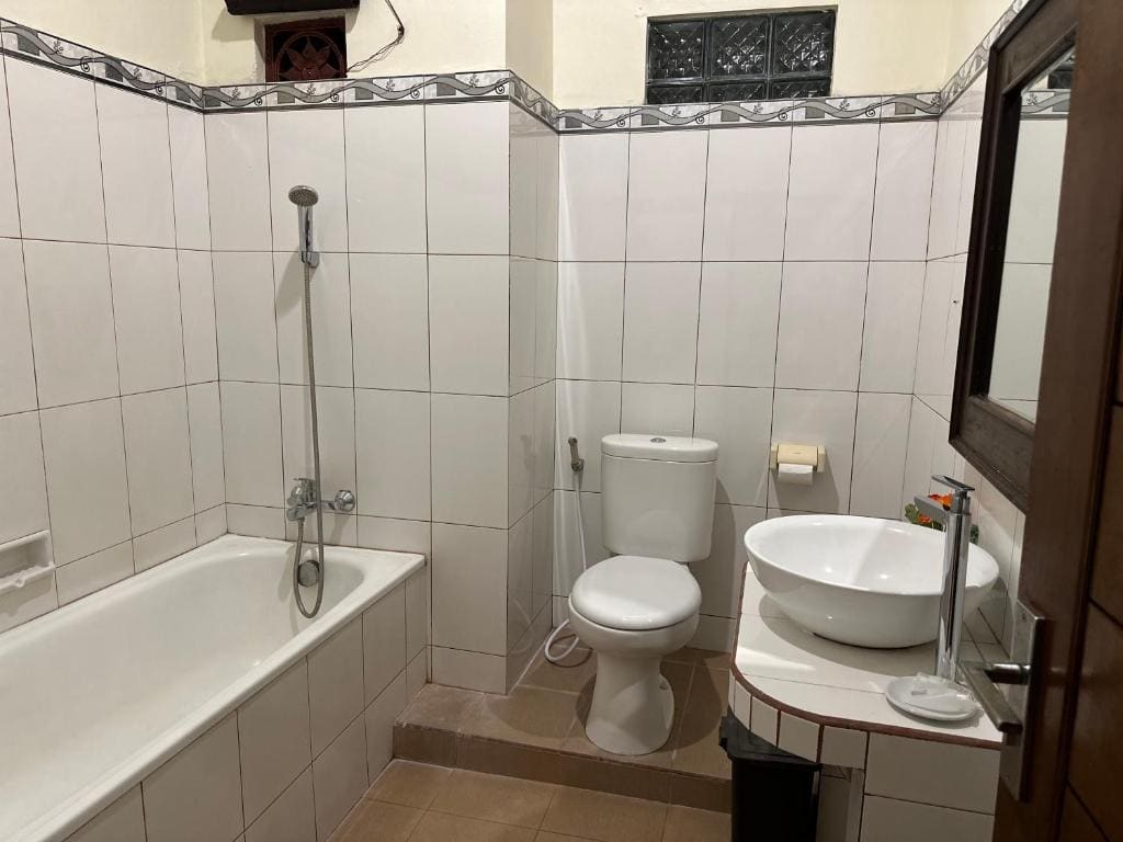 Deluxe Double or Twin Room with Balcony room - Image 3