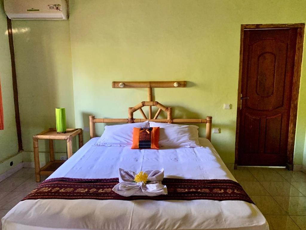 One-Bedroom Bungalow with Garden View room - Image 1
