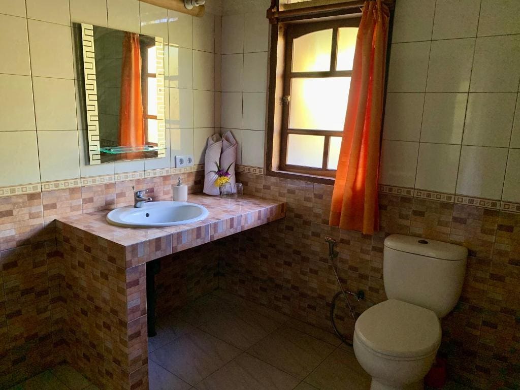 One-Bedroom Bungalow with Garden View room - Image 2