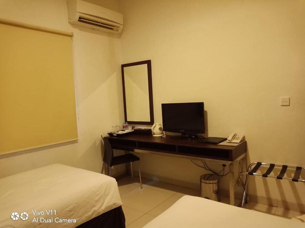 Superior Twin Room room - Image 3