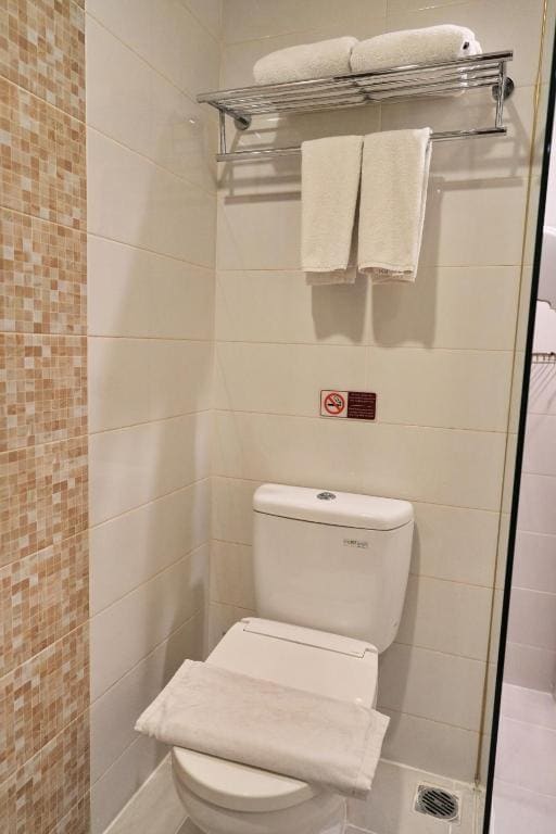 Superior Twin Room room - Image 3