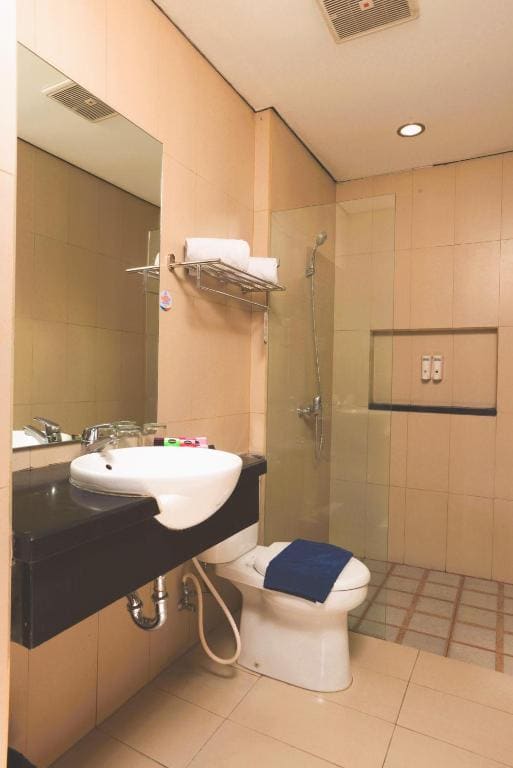 Deluxe King Room room - Image 3