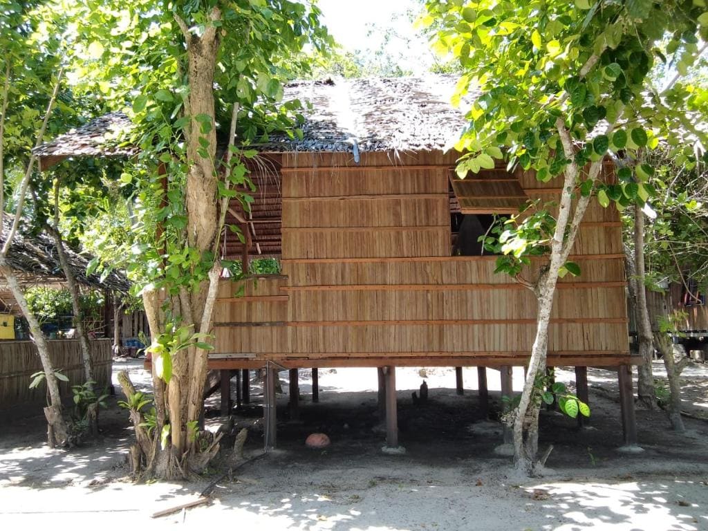 Bungalow - Beach Front room - Image 1