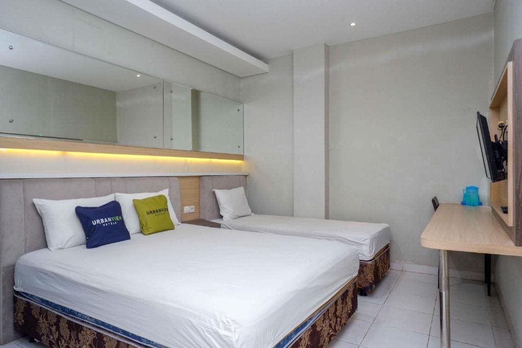 Family Room room - Image 2