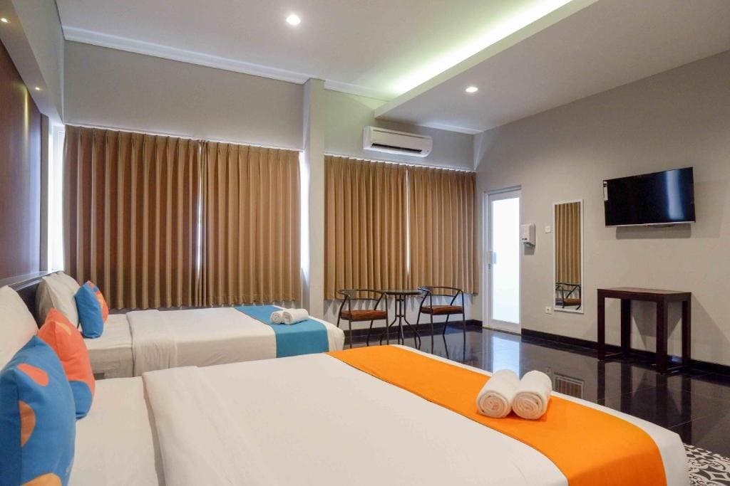 Family Room room - Image 2