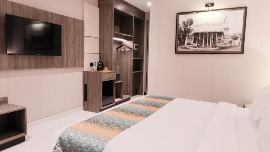 Deluxe King Room room - Image 1