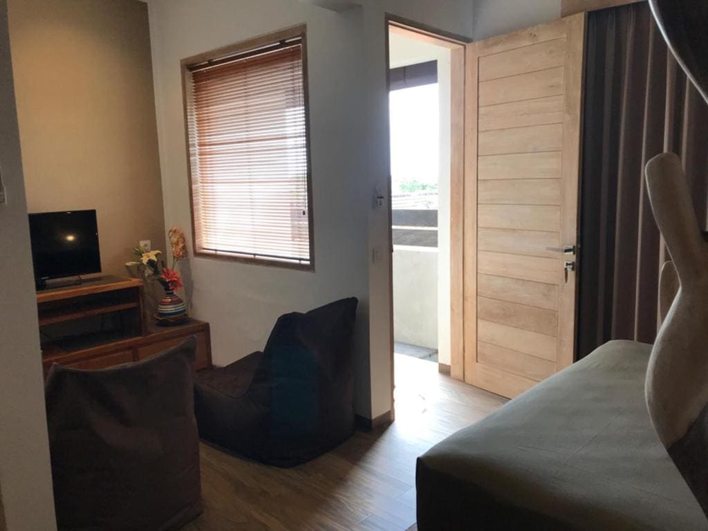 Deluxe King Room with Balcony room - Image 3