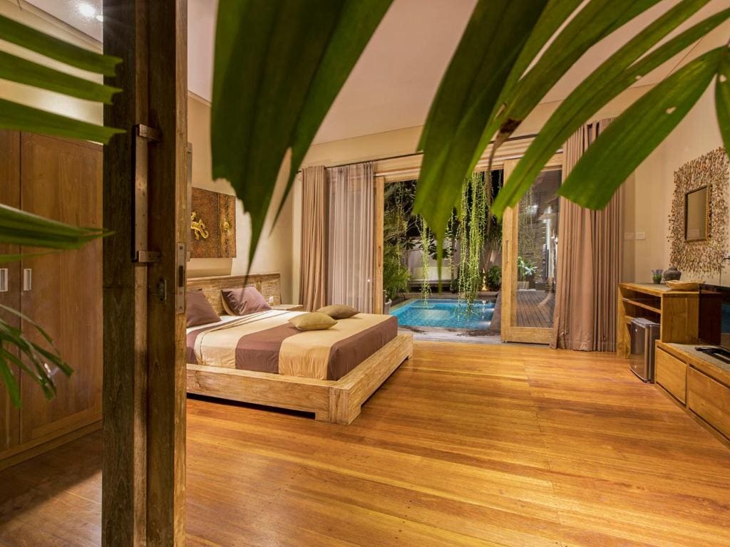 Suite with Pool View room - Image 3