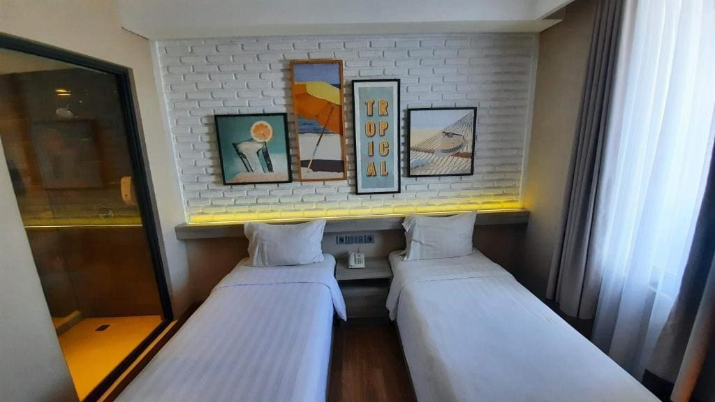 Superior Twin Room with City View room - Image 1