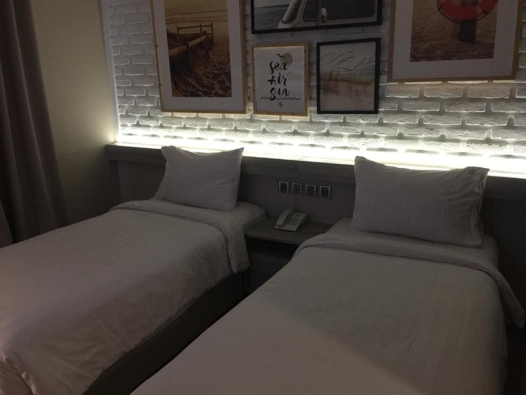 Standard Twin Room room - Image 3