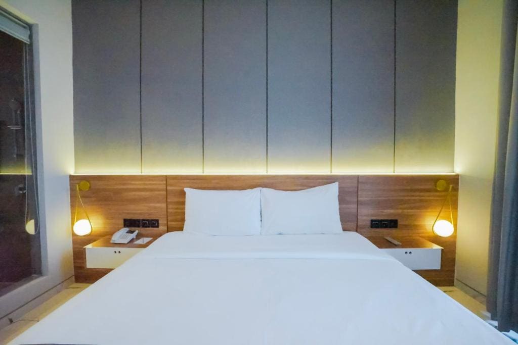 Premier Double Room with Balcony room - Image 3
