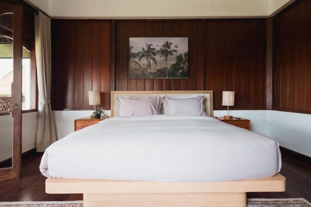 Deluxe Double Room with Balcony room - Image 2