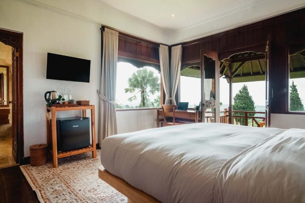 Deluxe Double Room with Balcony room - Image 1