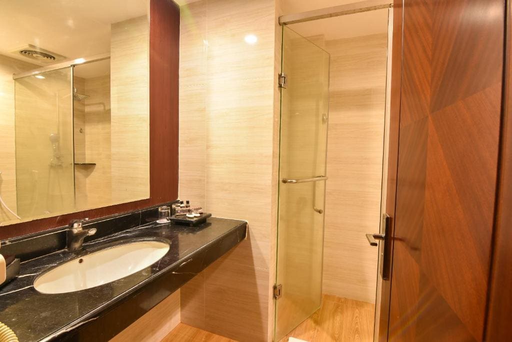 Grand Deluxe King Room room - Image 1