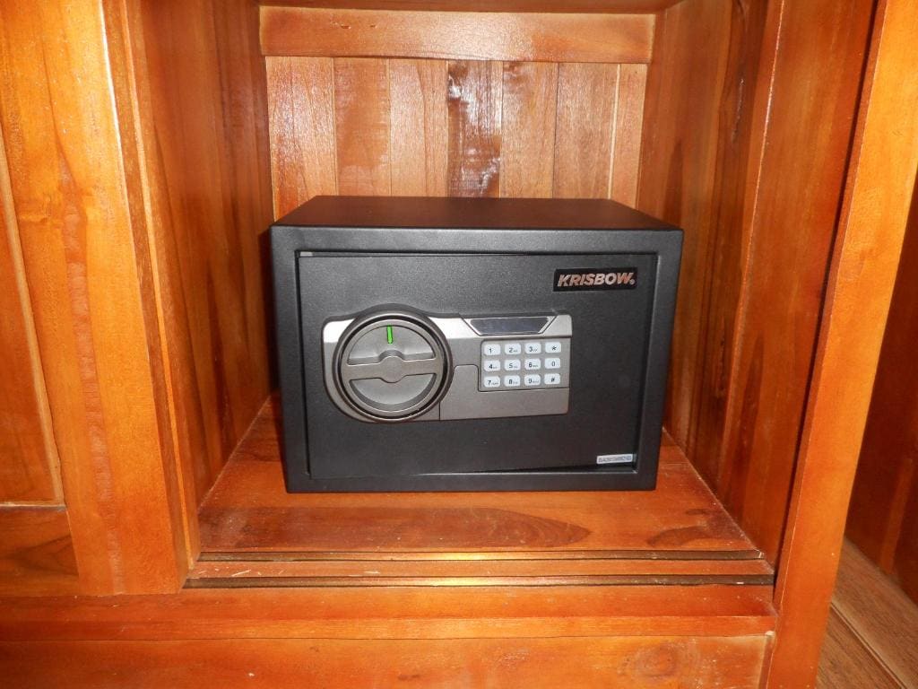 One-Bedroom House room - Image 2