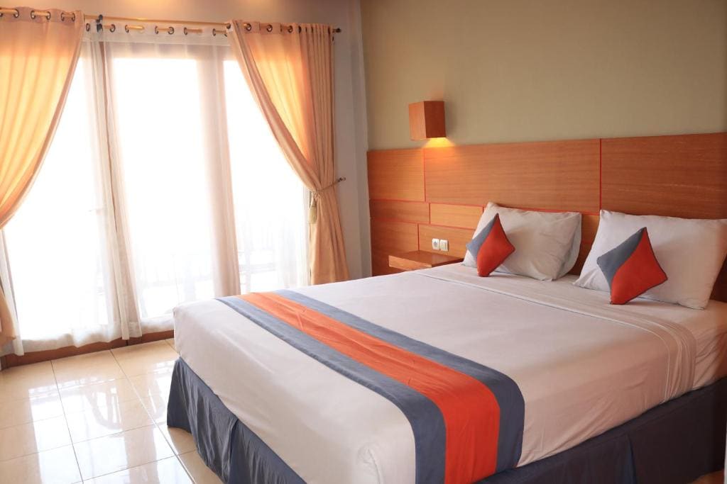 Ground Floor Deluxe Room with Pool Access room - Image 1