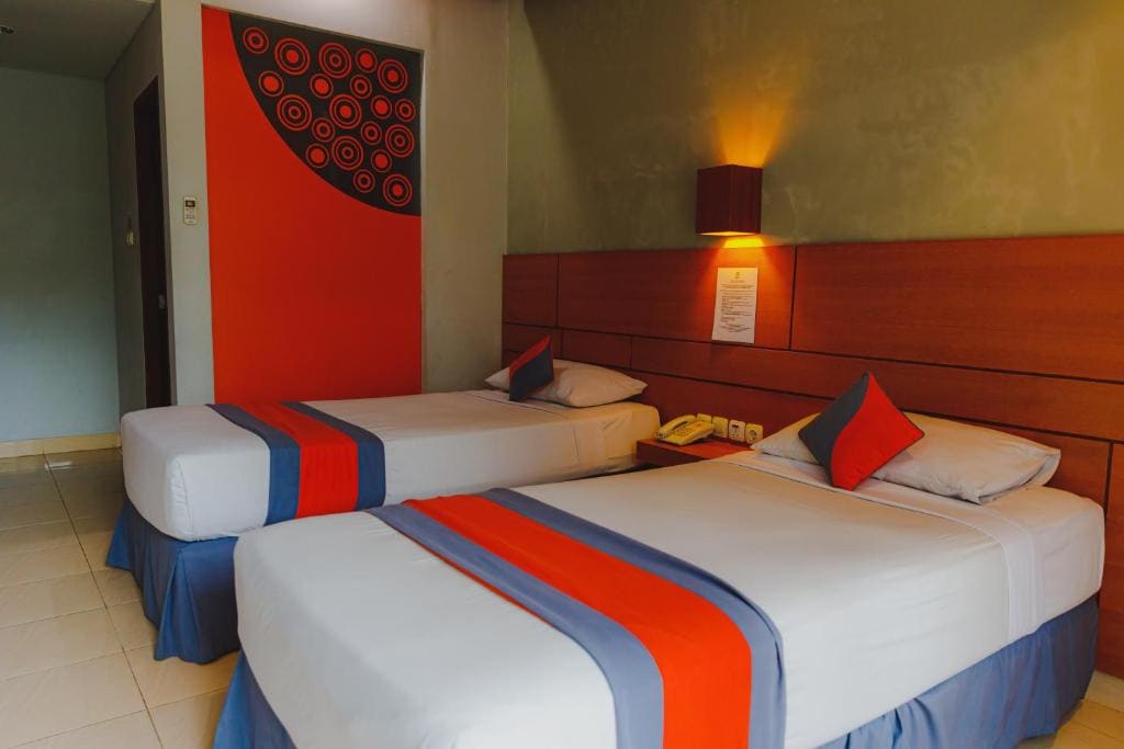 Ground Floor Deluxe Room with Pool Access room - Image 2