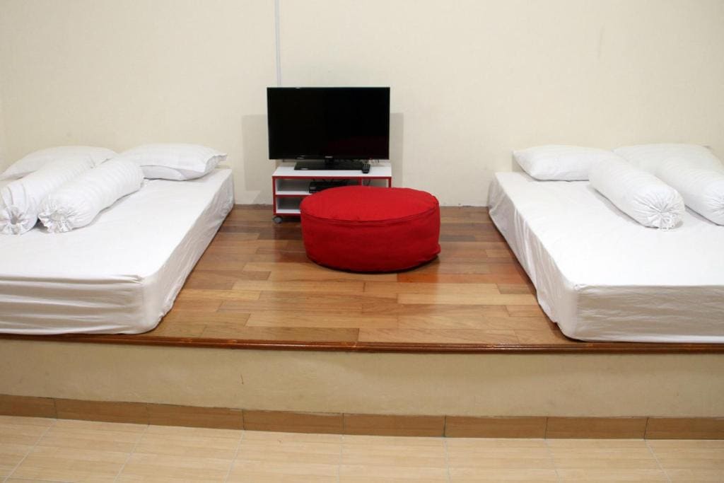 Standard Family Room room - Image 2