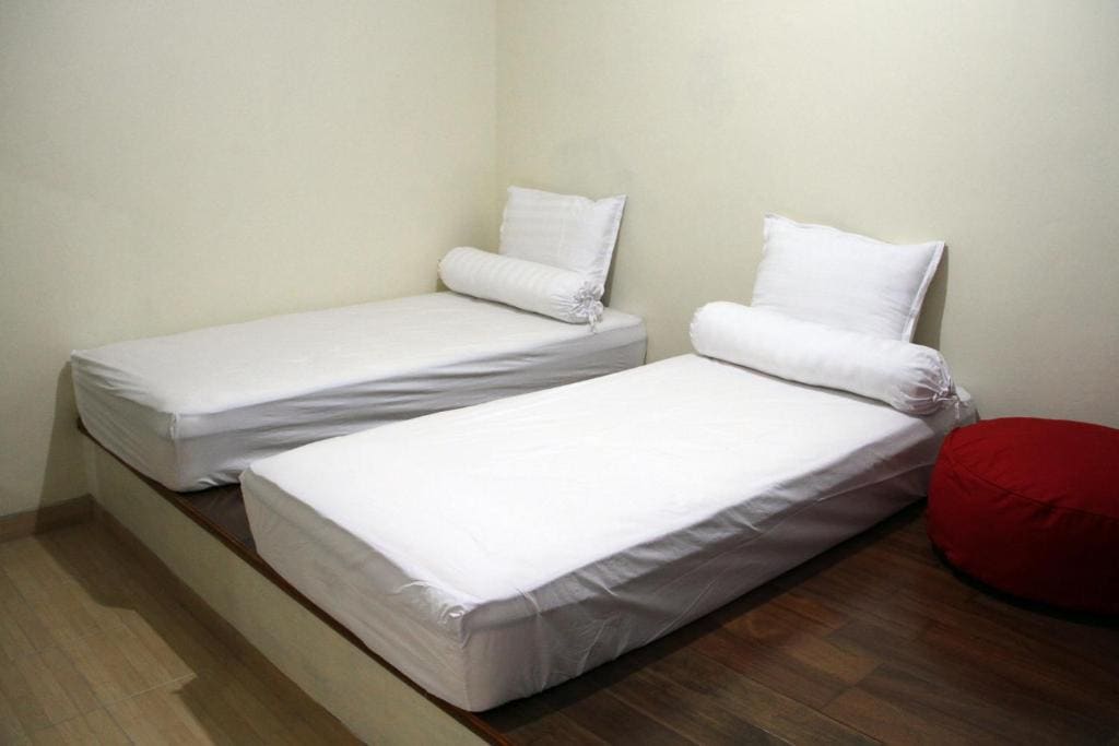 Standard Twin Room room - Image 1