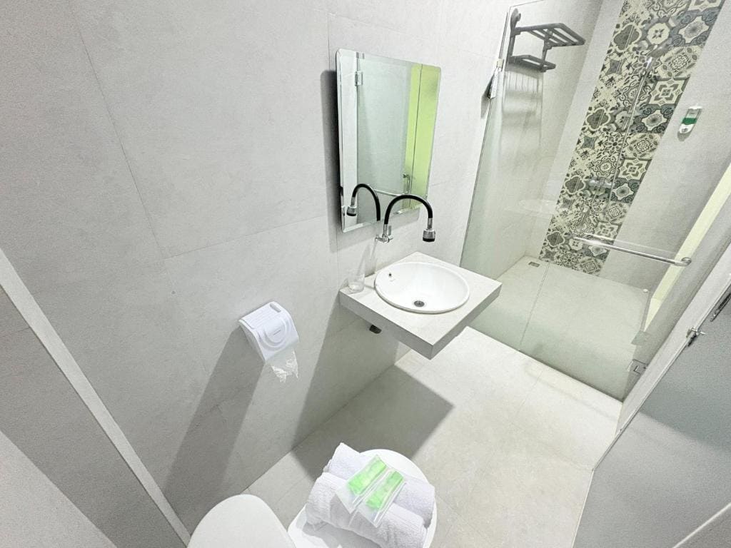 Deluxe Twin Room room - Image 2