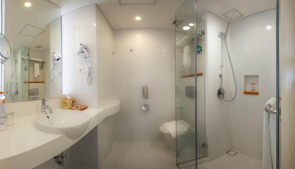 HARRIS Deluxe Pool View room - Image 2