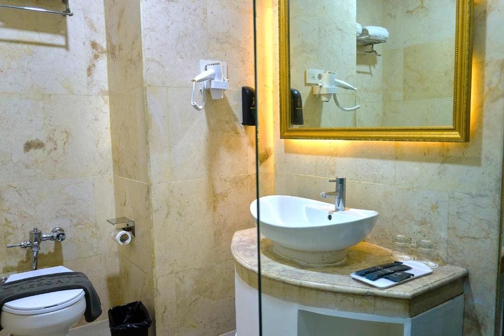 Deluxe Palace Twin Room with Balcony room - Image 2