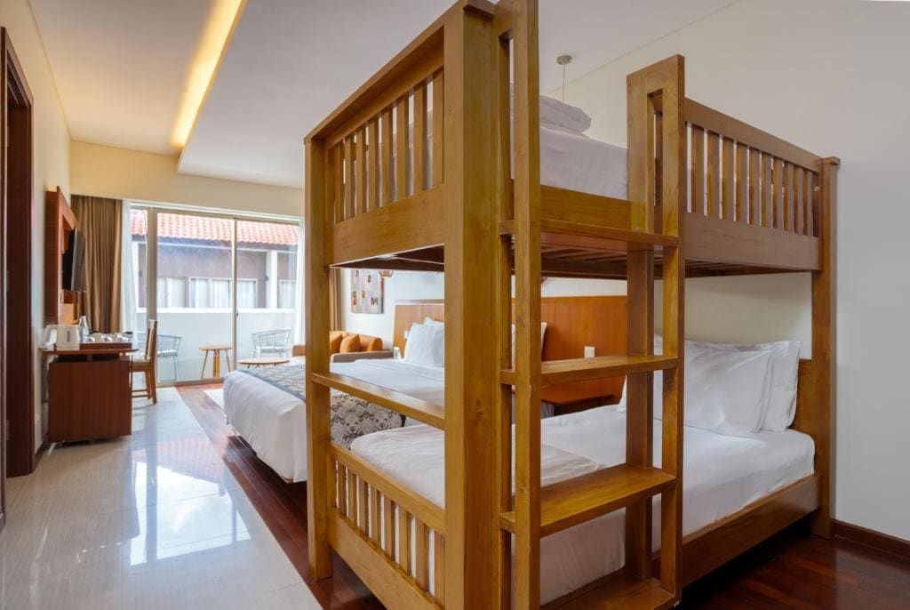 Deluxe Family Room room - Image 2