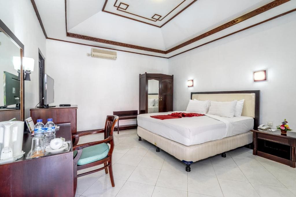 Deluxe Double or Twin Room with Pool View room - Image 1