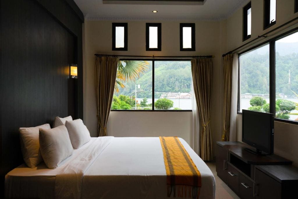 Suite with Lake View room - Image 1