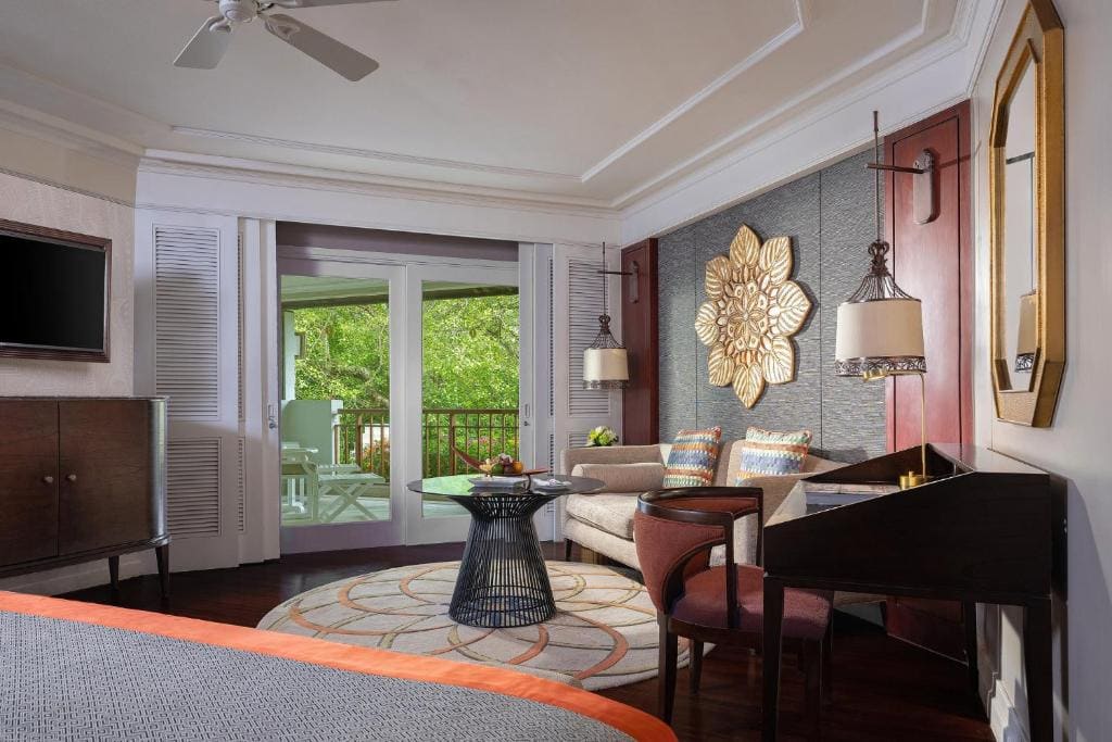 Classic King Room with Balcony and Garden View room - Image 2