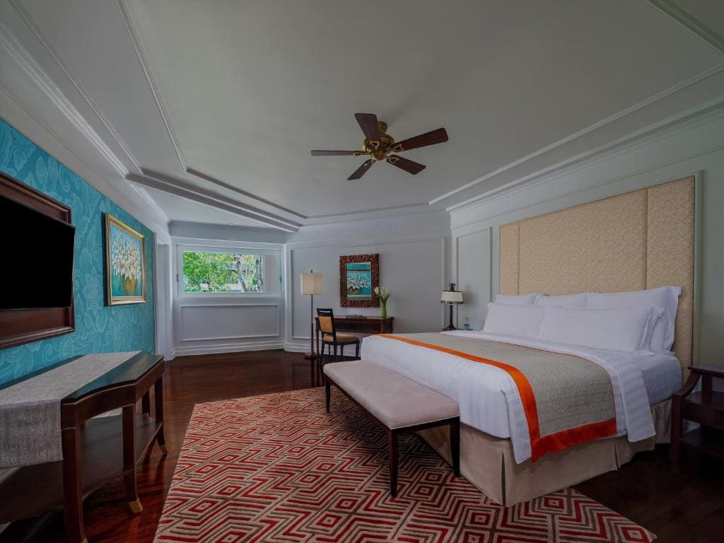 One-Bedroom Suite with Club Lounge Access room - Image 1