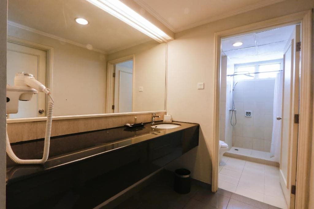 Three-Bedroom Apartment room - Image 2