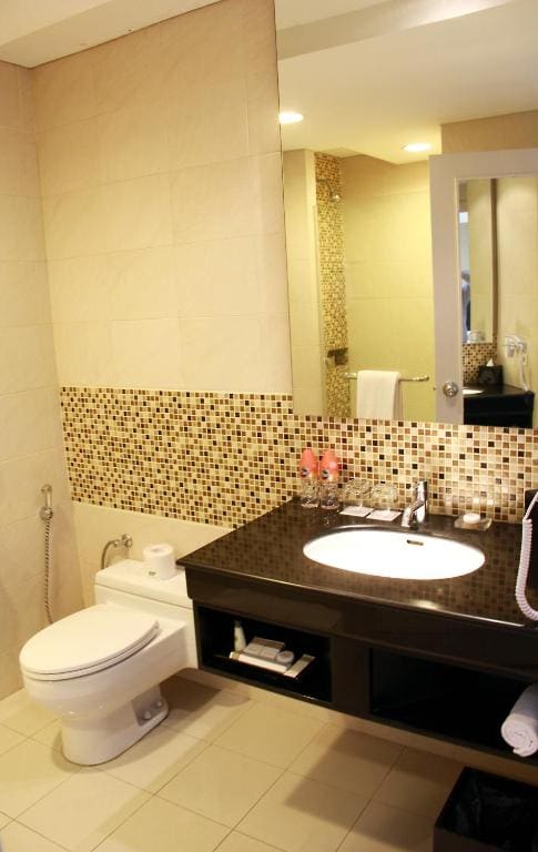 Executive Floor Deluxe King Room room - Image 2