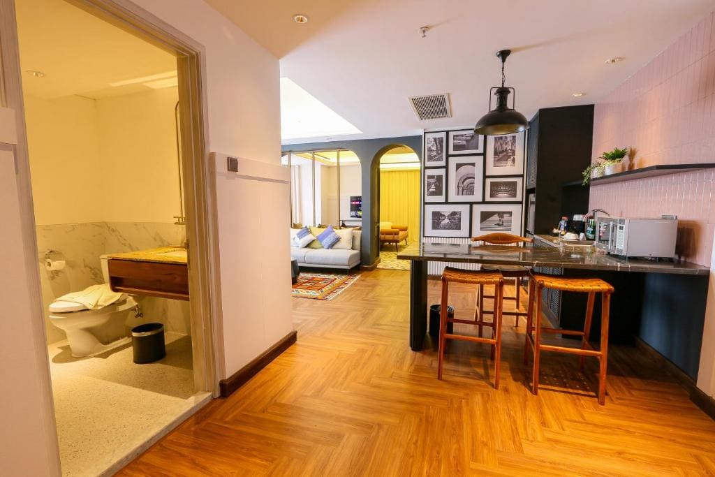 Executive Suite room - Image 1