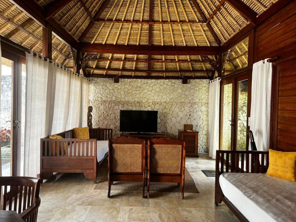 Garden View Pool Villa room - Image 3