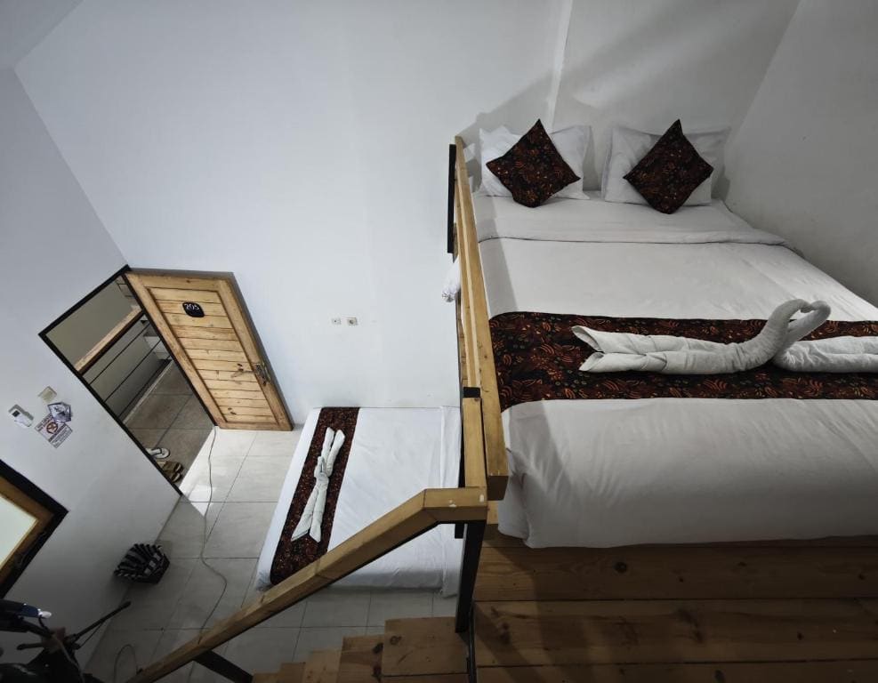 Family Room with Private Bathroom room - Image 1