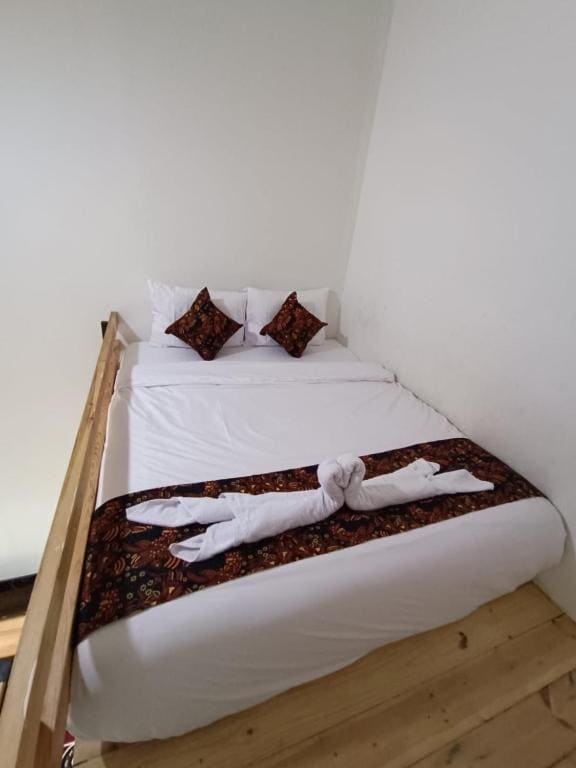 Deluxe Room (2 Adults + 1 Child) room - Image 2